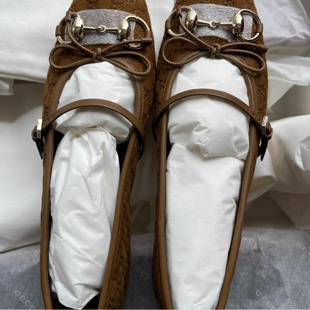 Gucci Brown Flats with Gold Detailing - Picture 3 of 6